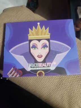 FAVORME Beauty 12-Color Eyeshadow Palette